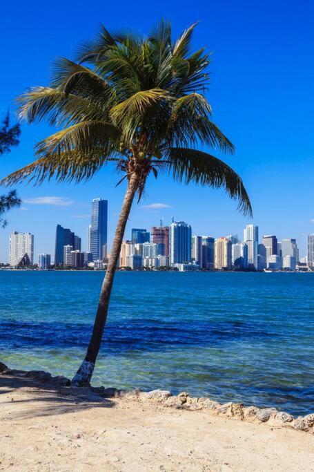 Comfy & Updated Apartment Centrally Located Minutes Away From Everything! Miami Kültér fotó