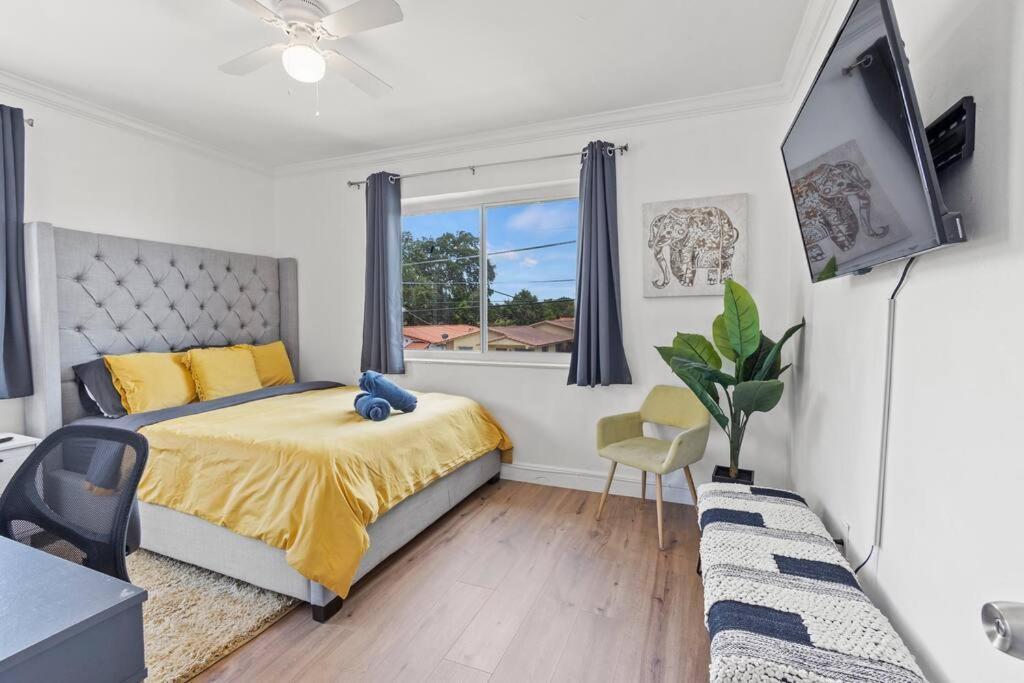 Comfy & Updated Apartment Centrally Located Minutes Away From Everything! Miami Kültér fotó