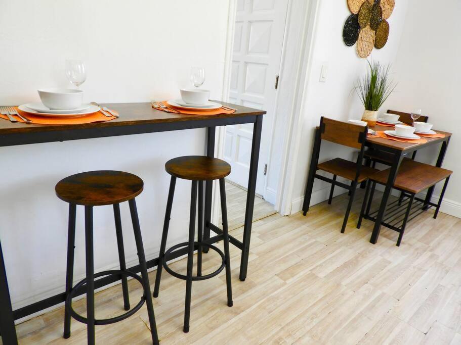 Comfy & Updated Apartment Centrally Located Minutes Away From Everything! Miami Kültér fotó